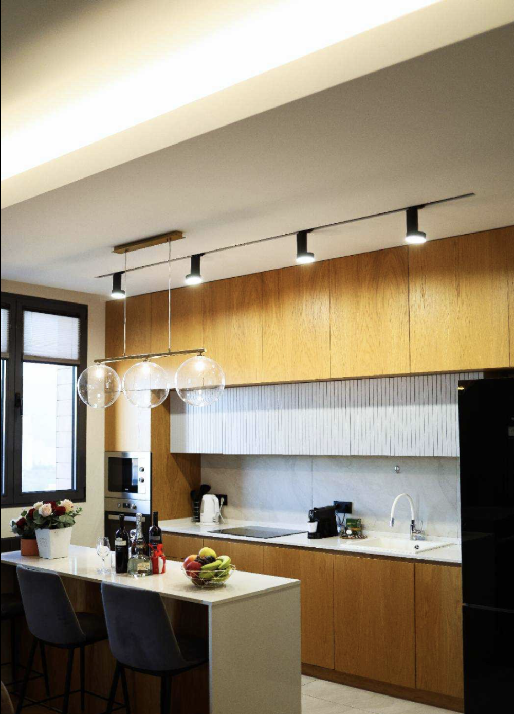 ქირავდება 4 ოთახიანი ბინა საბურთალოზე